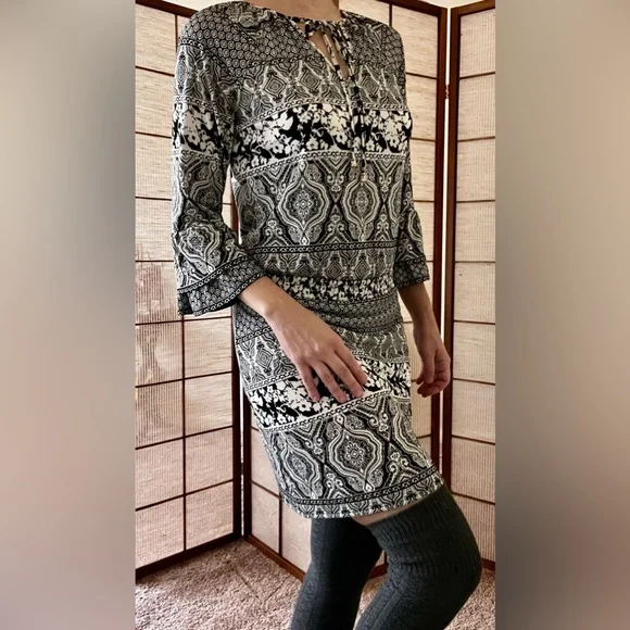 White House Black Market white and black 3/4 sleeve paisley boho dress - Picture 5 of 9
